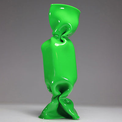Laurence Jenkell. Wrapping Bonbon vert. 2008. Sculpture plexiglas. Pièce unique. Signée 