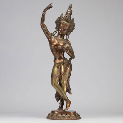 Statue Tara en bronze patiné.