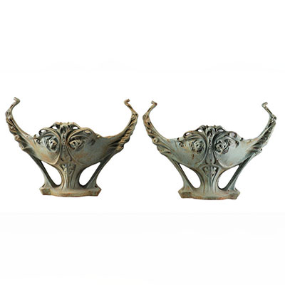 Hector Guimard (born in Lyon, March 10, 1867 and died in New York, May 20, 1942) Pair of planters with two handles, in cast iron with a green and nuanced brown patina, decorated with floral and plant motifs 