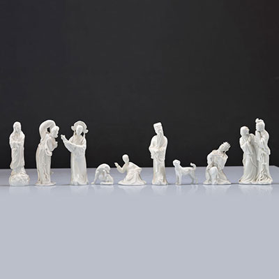 Lot de 9 statues en porcelaine blanc de chine