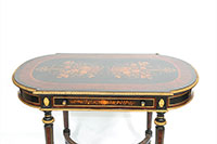 Table en bois Napoléon III en marqueterie, décor oiseaux et fleurs