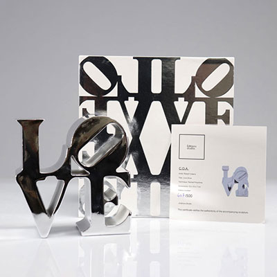 Robert Indiana. “LoveSilver”. Sculpture in silver metal. Edition numbered 447/500.