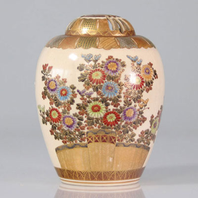Brûle parfum japonais satsuma à décor de fleurs XIXème siècle.