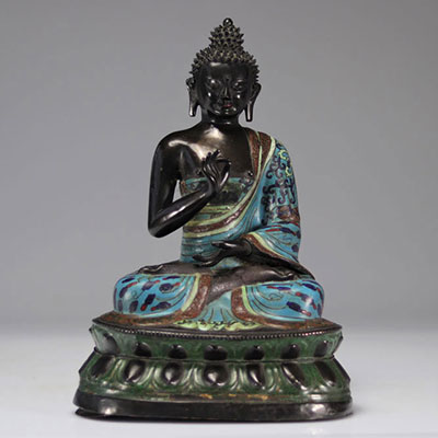 Beau Bouddha en émaux cloisonnés provenant de Chine du XIXe siècle