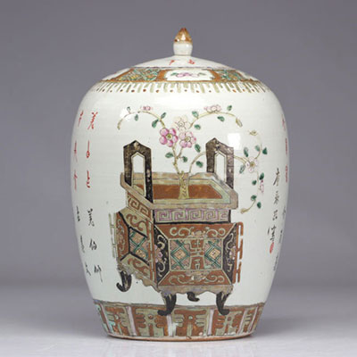 Vase couvert en porcelaine de chine de la Famille rose du XIXe siècle