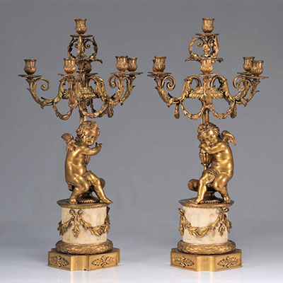 (2) Imposante paire de candélabres en bronze dorés avec un socle en marbre et des 