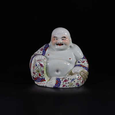 Chine Grand Bouddha en porcelaine famille rose marque sous la pièce 19/20ème