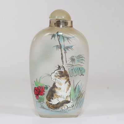China painted glass snuffbox decorated with a cat