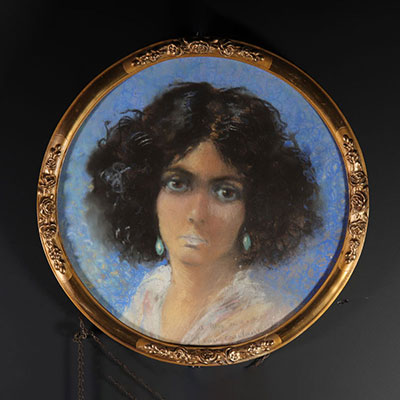 Pastel portrait de femme signée Van Caulaert 1917 