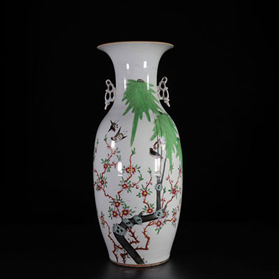 Grand vase en porcelaine polychrome à décor d'oiseaux, début XXe, CHINE