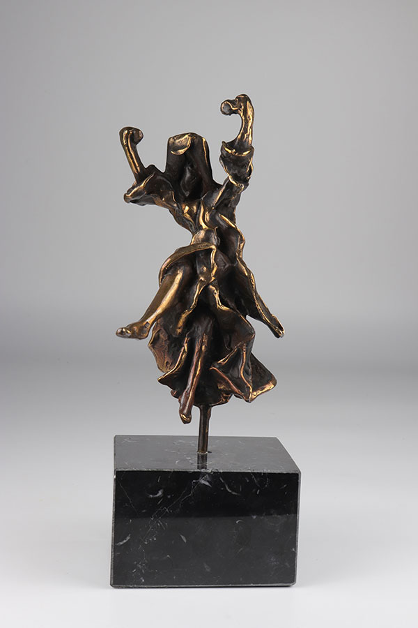 SALVADOR DALI (1904-1989) CARMEN Bronze à patine doré Annotée EA au dos Signé au dos « DALI »