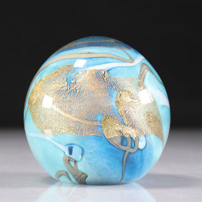 Paperweight. Jean-Miche Operto with gold leaf