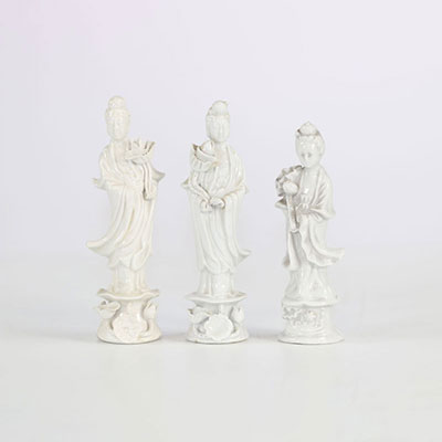 Lot de 3 statuettes en blancs de chine Quanying -  vers 1900 - Chine