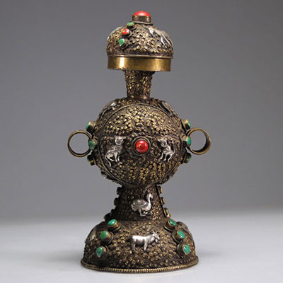 Tibet bottle encrusted with coral and turquoise decorated with XIXth animals