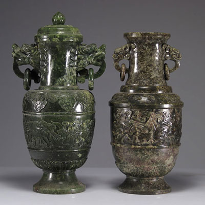 Lot de deux vases en Jade ornée de tête de Dragon