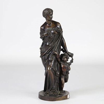 Small bronze mother with child