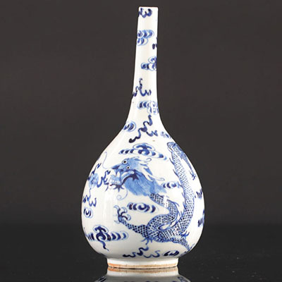 Chine Vietnam (Hue) vase en porcelaine blanc bleu dragon et phénix marque