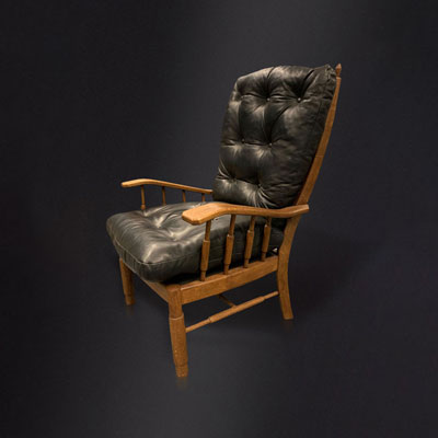 Paire de fauteuils Beka (plaquette d’origine) chêne et cuire.