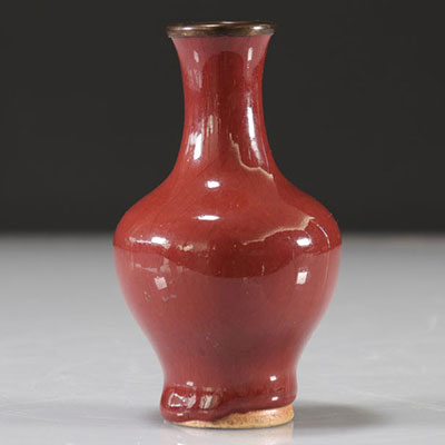 Vase en porcelaine de chine sang de bœuf 