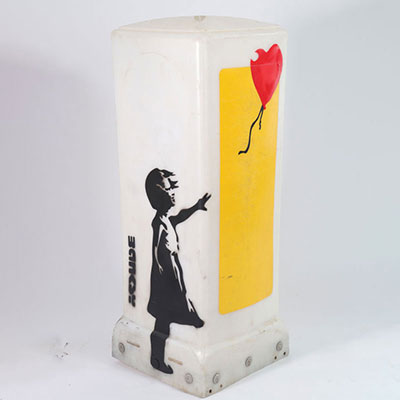 Banksy 2003 Spray et pochoir sur une borne de signalisation en plastique provenant de Londres. Signée « Banksy »