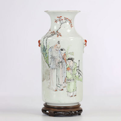 Vase en porcelaine de chine décor de personnages époque république 