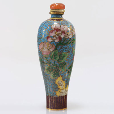 Qing period cloisonné snuff box with flower decoration