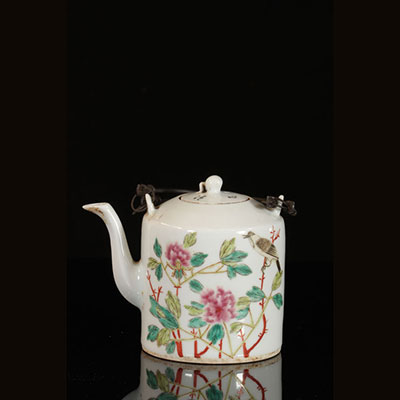 中国-钱江珐琅鸟纹瓷茶壶，底部带有同治款，被盖上有一道磕碰