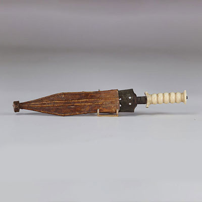 Mangbetu knife in its sheath