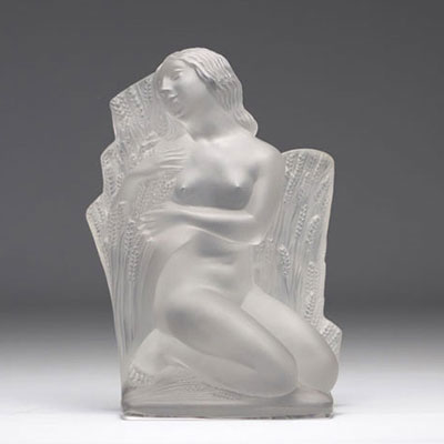 LALIQUE glass depicting a naked young woman kneeling in the corn