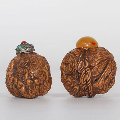 Chine tabatières (2) noix sculptées de personnages