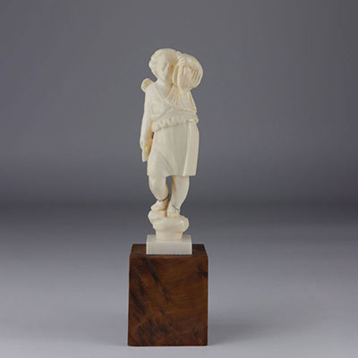 Dieppe sculpture en ivoire ange chasseur 19ème