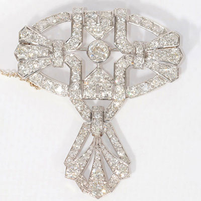 Geometric Art Deco brooch in platinum and paved with diamonds