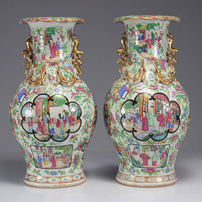 Paire de vases en porcelaine de Canton XIXème