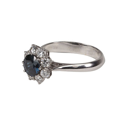 Sapphire and 8 diamond white gold (18k) ring