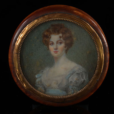Boîte en loupe surmontée d'une miniature sur ivoire portrait de jeune femme