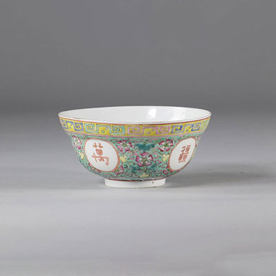 Bol en porcelaine à fond turquoise ,marque Guangxhu ,Chine début XXème.