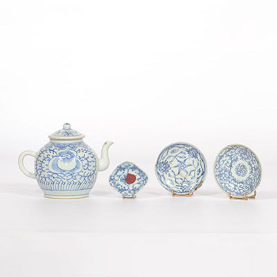 China set of porcelain white blue 18 / 19th