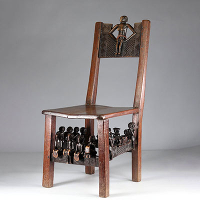 Chef's chair Tchokwe backrest surmounted by a character early 20th century