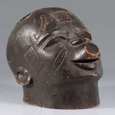 Mozambique - Makonde mask - early 20th century