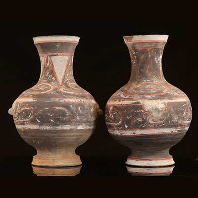 Pair Vase (2) - Terre cuite - Hu vase with two Taotie masks - Chine - Dynastie Han (206 av. J.-C.–220 ap. J.-C.)