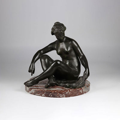 Maurice Falconet bronze jeune femme baigneuse patine sombre sur socle en marbre 