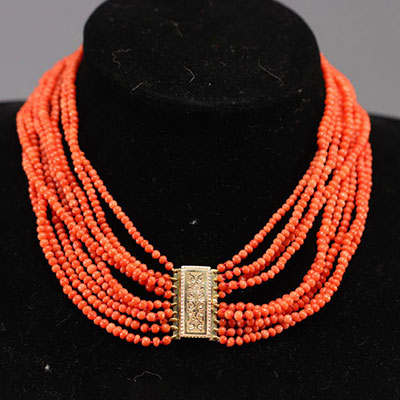 Coral pearl necklace with gold setting from the late 19th century