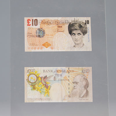 Banksy (in the style of) - Lady Di Faced Tenner, 2004 2 Offset prints on paper (framed)