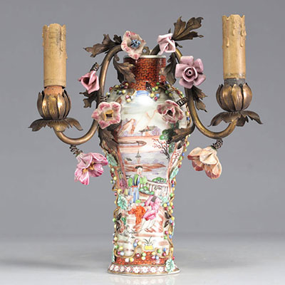 Vase mural applique à décor de personnages de l'époque Qianlong