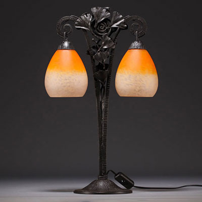 Charles SCHNEIDER (1881-1953) - Shaded glass table lamp, wrought iron base decorated with Ginkgo biloba.