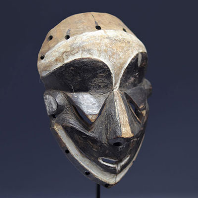 PENDE mask, ground floor, wood, pigments