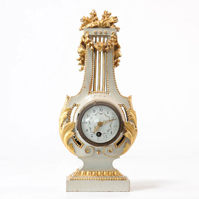 Horloge style Louis XVI en bois. XIX ème siècle