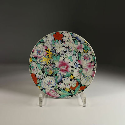 Assiette en porcelaine milles fleurs ,marques et époque Guangxu.Chine vers 1900.