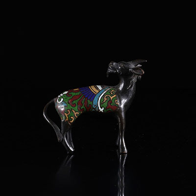 Japan bronze in cloisonné enamels in the shape of a bronze goat, probably 17th century