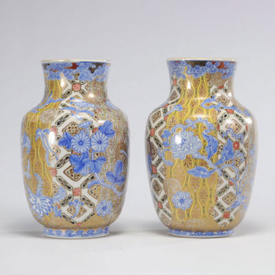 Paire de vases en porcelaine du Japon d'époque Meiji (明治時代)